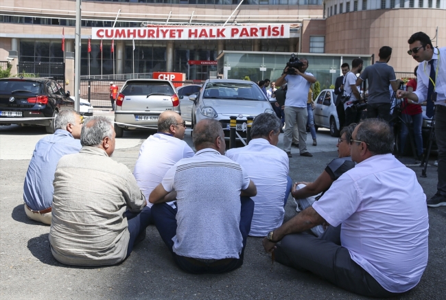 CHP Genel Merkezi önünde oturma eylemi